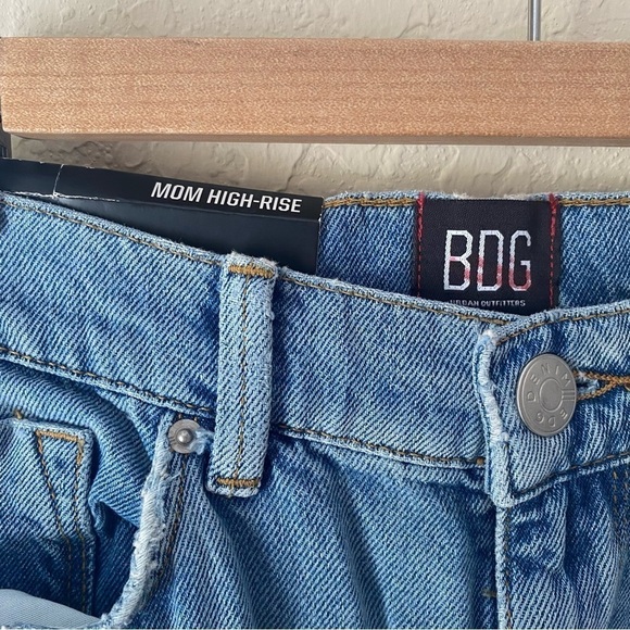 Urban Outfitters | BDG High Rise Mom Jeans Size 26 NWT - Picture 5 of 9